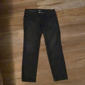 LOFT Modern Capri dark wash size 0/25